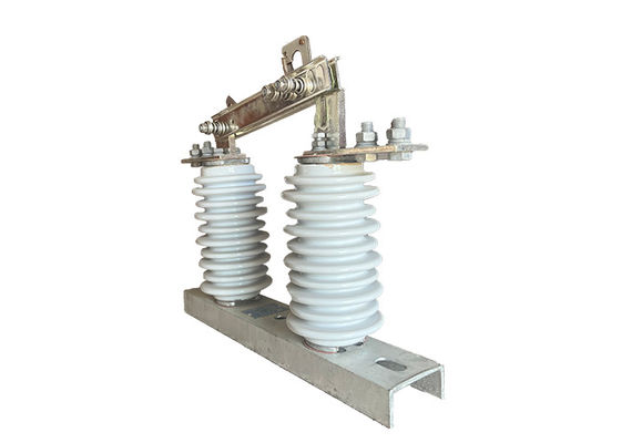 24kV উচ্চ ভোল্টেজ আইসোলেটর সুইচ 700Pa বৈদ্যুতিক সিস্টেমের জন্য একক ফেজ বহিরঙ্গন এসি পাওয়ার সংযোগ বিচ্ছিন্ন সুইচ